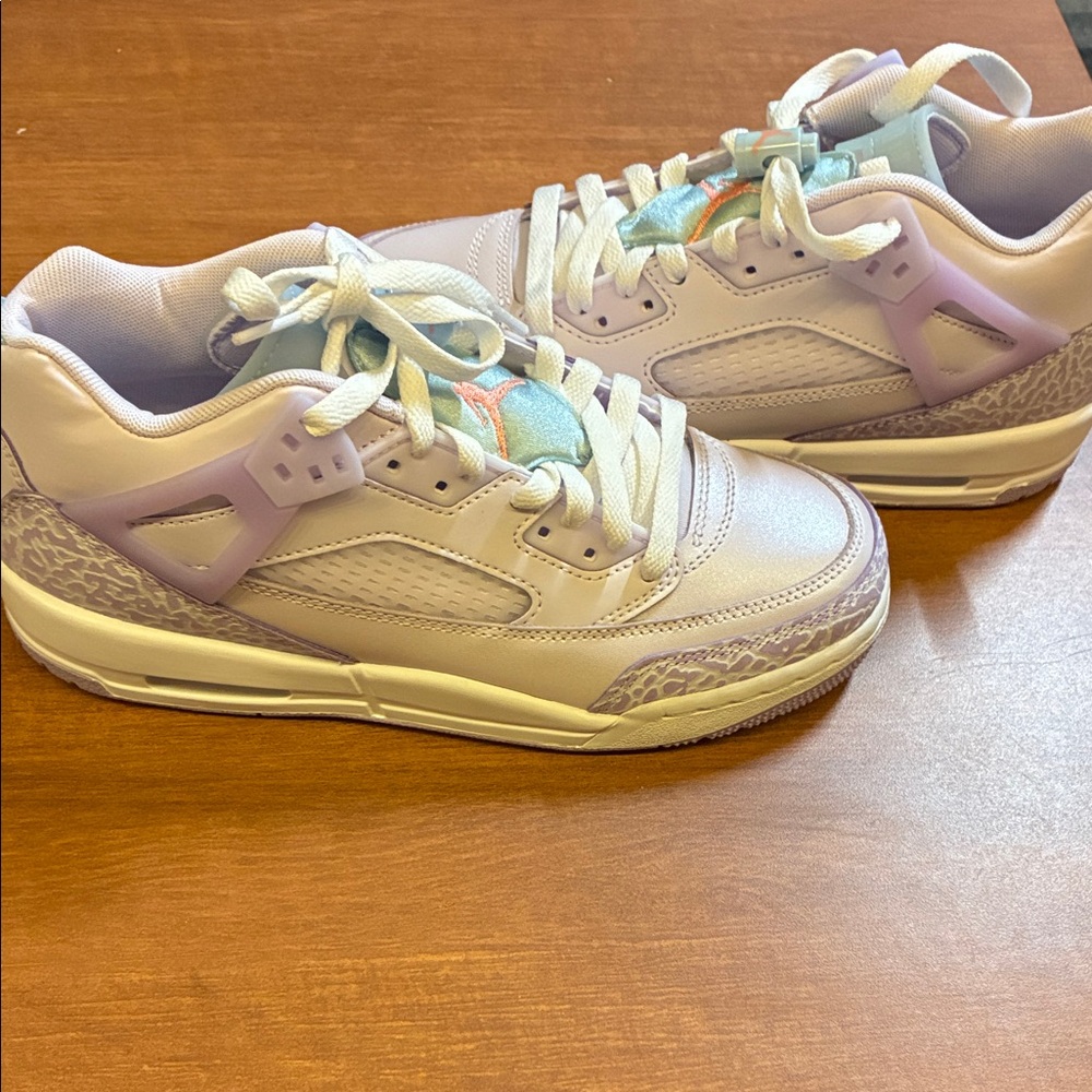 Jordan Women's Low-Top Sneakers in Lavender, White and Teal